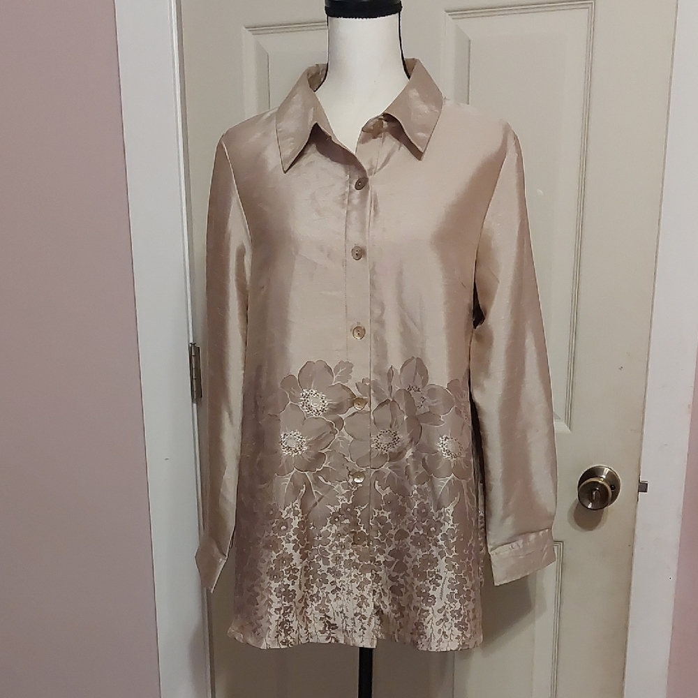 Joan Rivers Nylon Blend Beige Floral Brocade Slub Button Down Shirt Size M